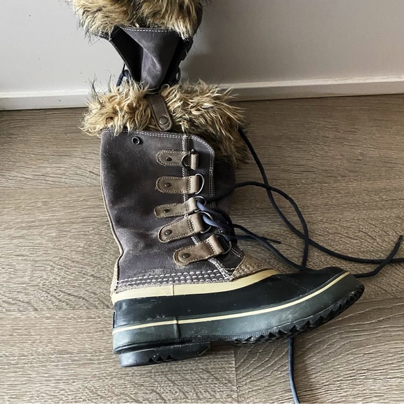 200$+ new! Sorel Joan of Arctic snow boots - Picture 4 of 7
